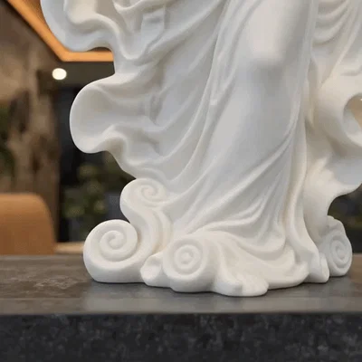 The Unveiling Muse — Nàng thơ bước ra từ gió và lụa