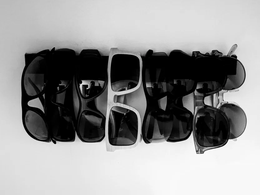Móc treo kính mát dán tường thông minh (Sunglasses Hanger) - Image 1
